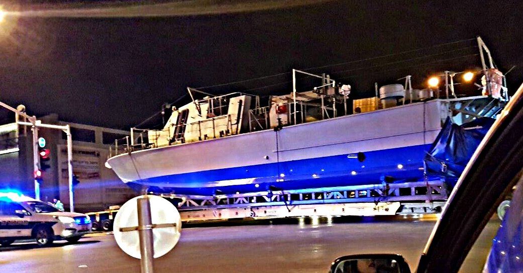 כוחות משטרה ליוו את האונייה העצומה - צילום ליטל אברהמי