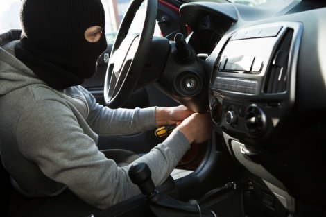 החשוד פרץ בעבר לרכבים וגנב רכוש יקר. צילום אילוסטרציה: (Shutterstock)