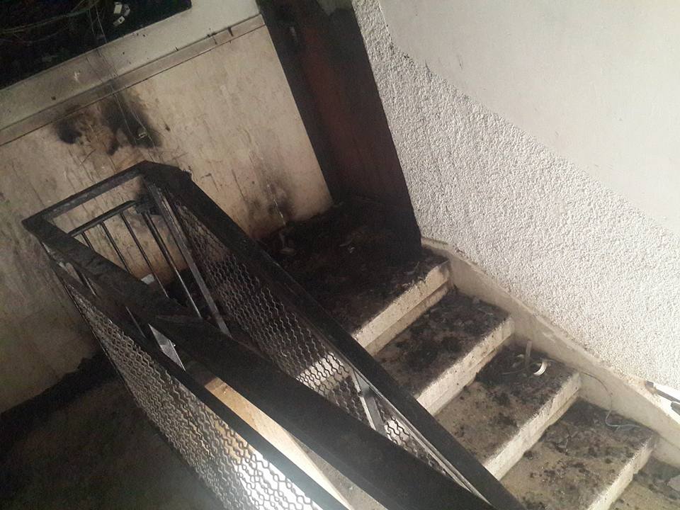 "כמעט נשרפנו בחיים". הבניין שהוצת. צילום שולמית פנקר. 