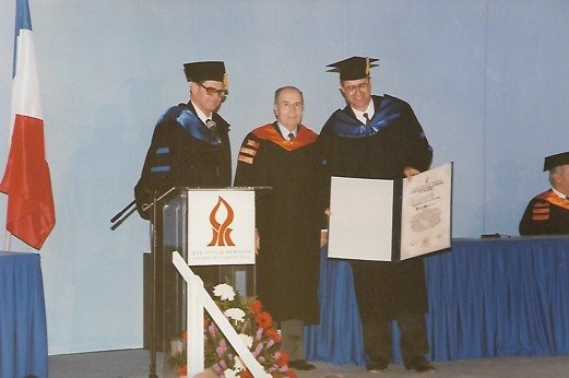דב בהט בטקס הענקת תואר דוקטור לשם כבוד לנשיא צרפת פרנסואה מיטראן, צילום פרטי