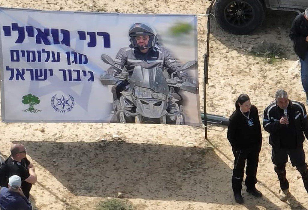 טליק ואיציק גווילי במסע הצדעה לבנם. צילום: פרטי