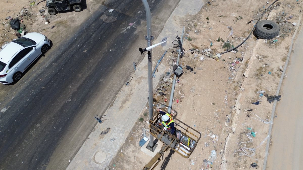 הקמת התחנה המטאורולוגית החדשה בנגב. קרדיט - חזי נקאש