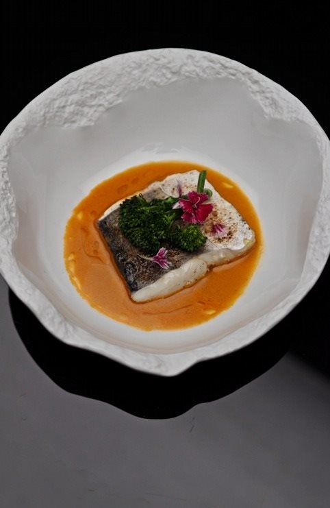 פילה דג בסו-ויד עם רוטב קארי_קרדיט צילום Küppersbusch studio 1