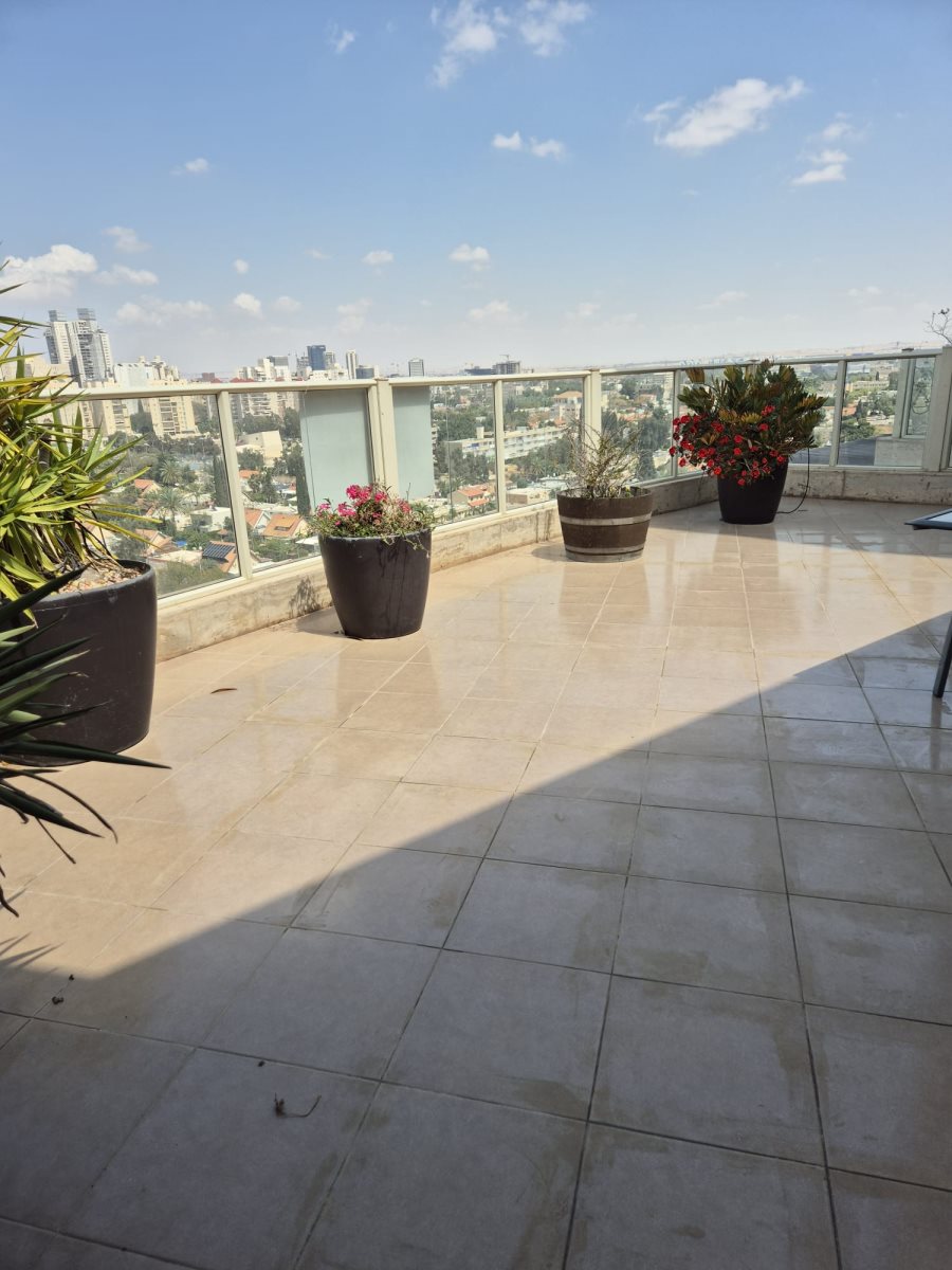 יוהנה ז'בוטינסקי. קרדיט - רימקס