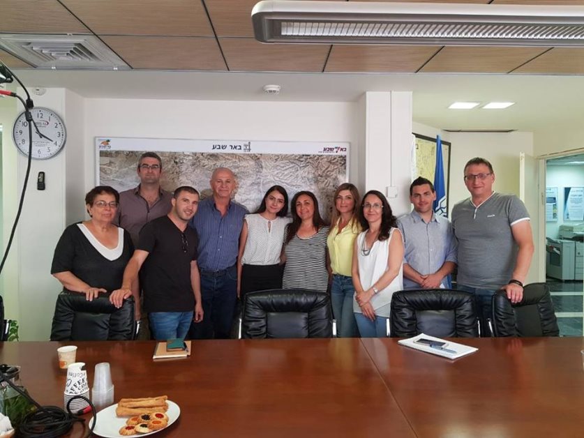 מי שבע שומרים על קשר עם הקהילה