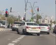 צפו בתיעוד משכונה ט': נוהג עם הרגליים מחוץ לחלון, מזגזג בין נתיבים ונעצר