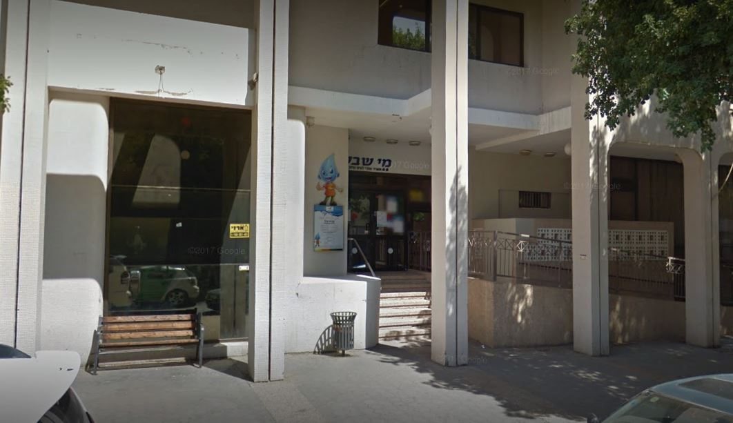 מנכ